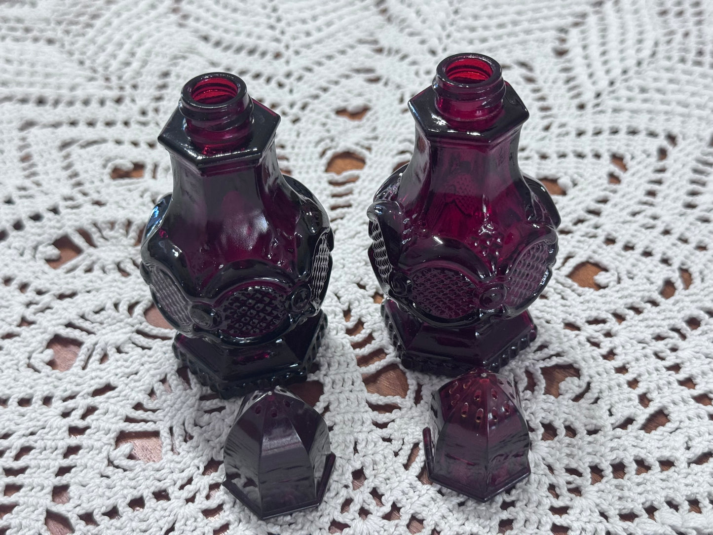 Avon 1876 Cape Cod Collection Salt & Pepper Shakers