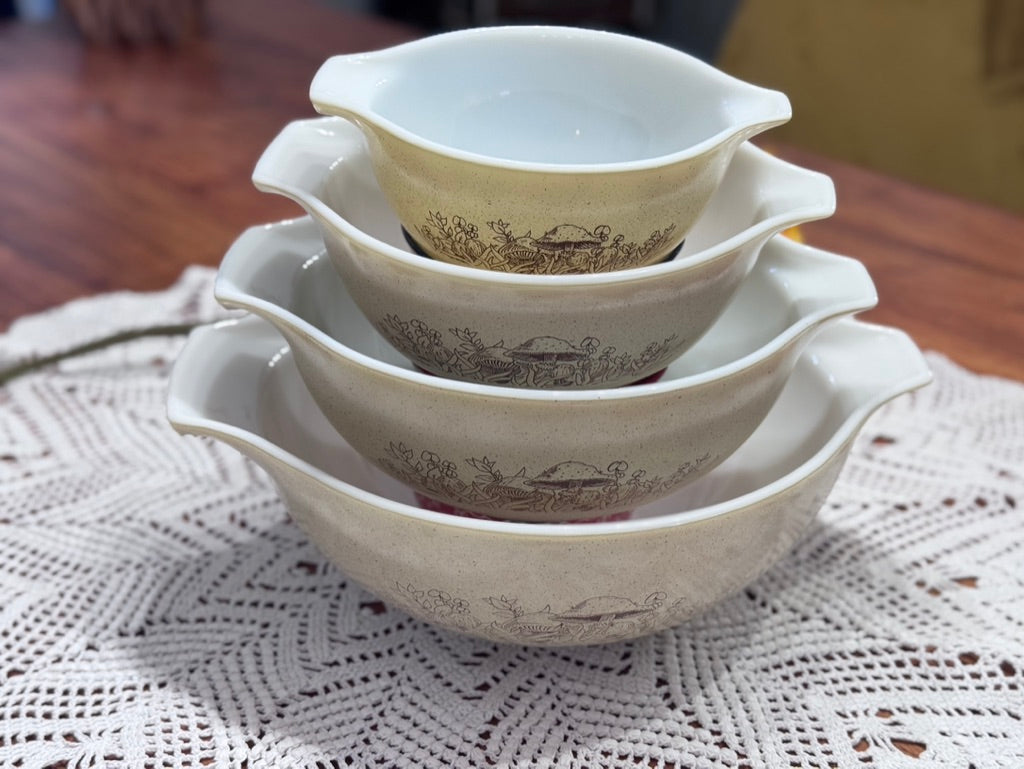 PYREX 'Forest Fancies' Cinderella Mixing Bowl Set
