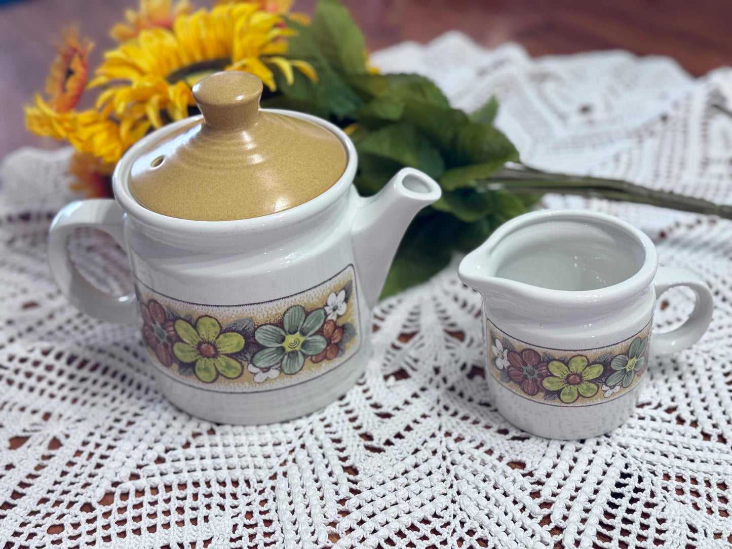 MYOTT England 'SIENNA' Teapot & Creamer