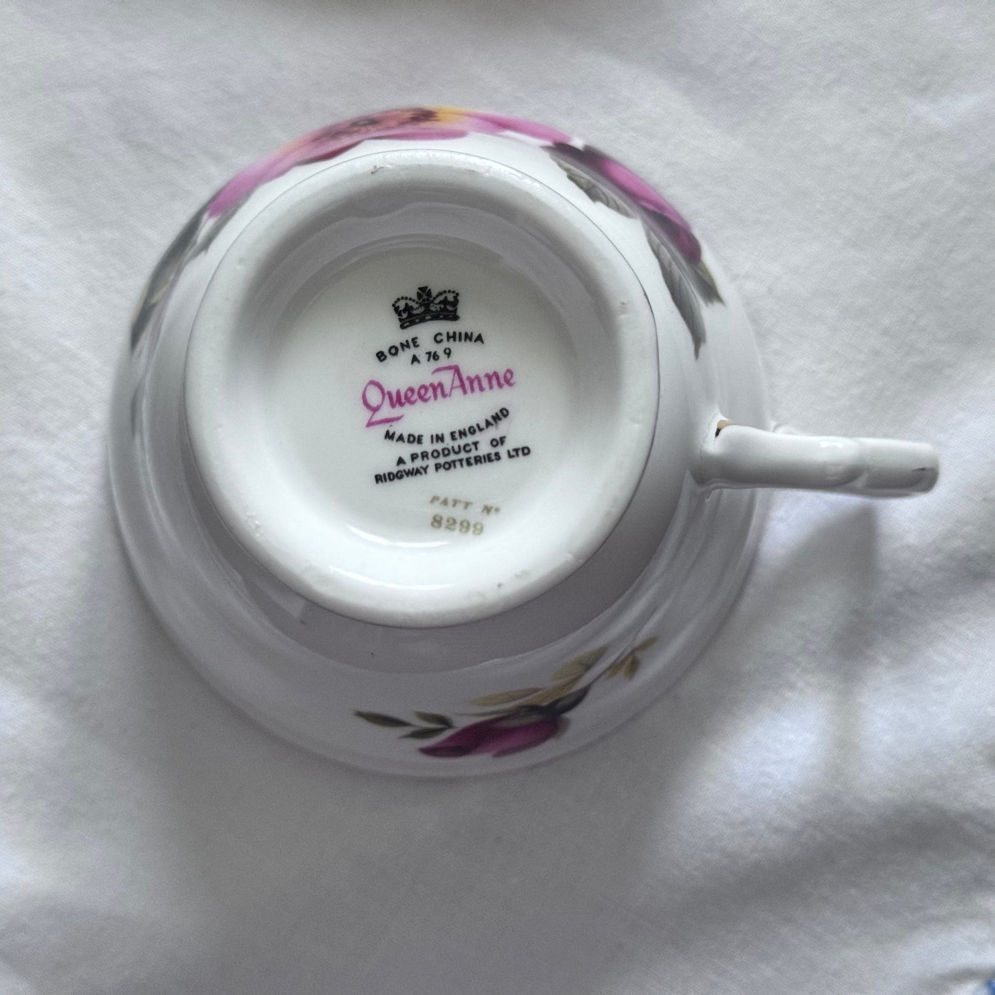 Queen Anne N 8299 Teacup and Saucer