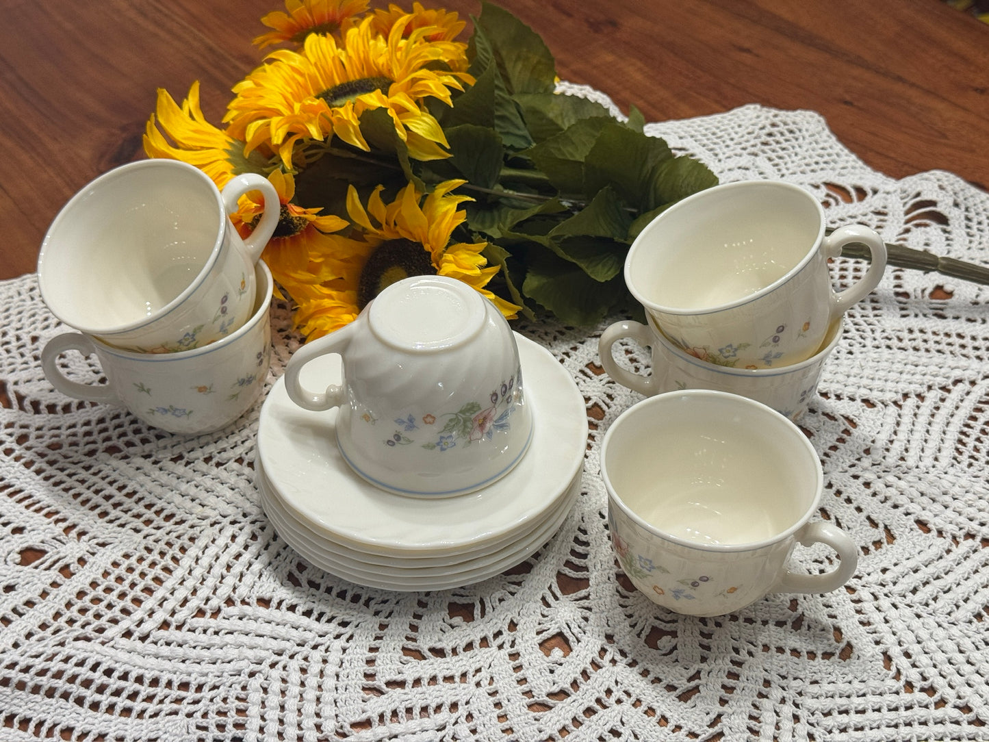 Arcopal France Victoria Floral Teacups & Saucers