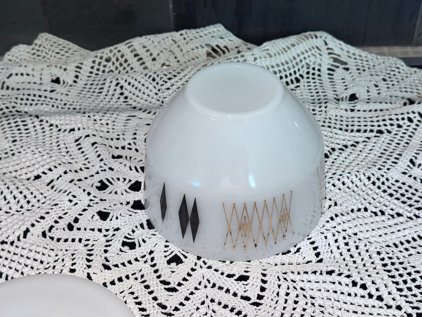 Federal Milk Glass 'Harlequin' 1 1/2 QT Casserole/Serving Dish