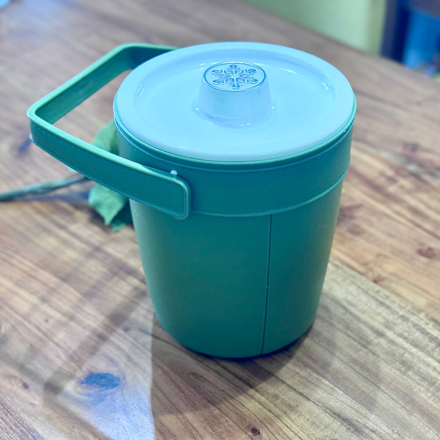 Avocado Green Vintage Rubbermaid Ice Bucket