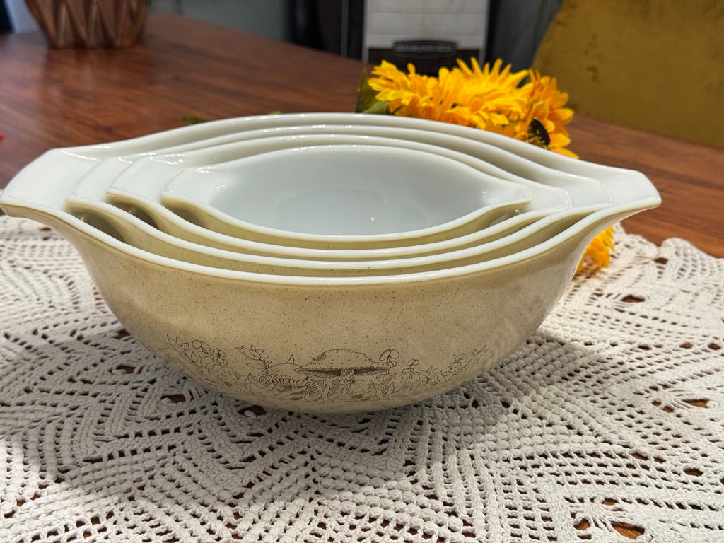 PYREX 'Forest Fancies' Cinderella Mixing Bowl Set