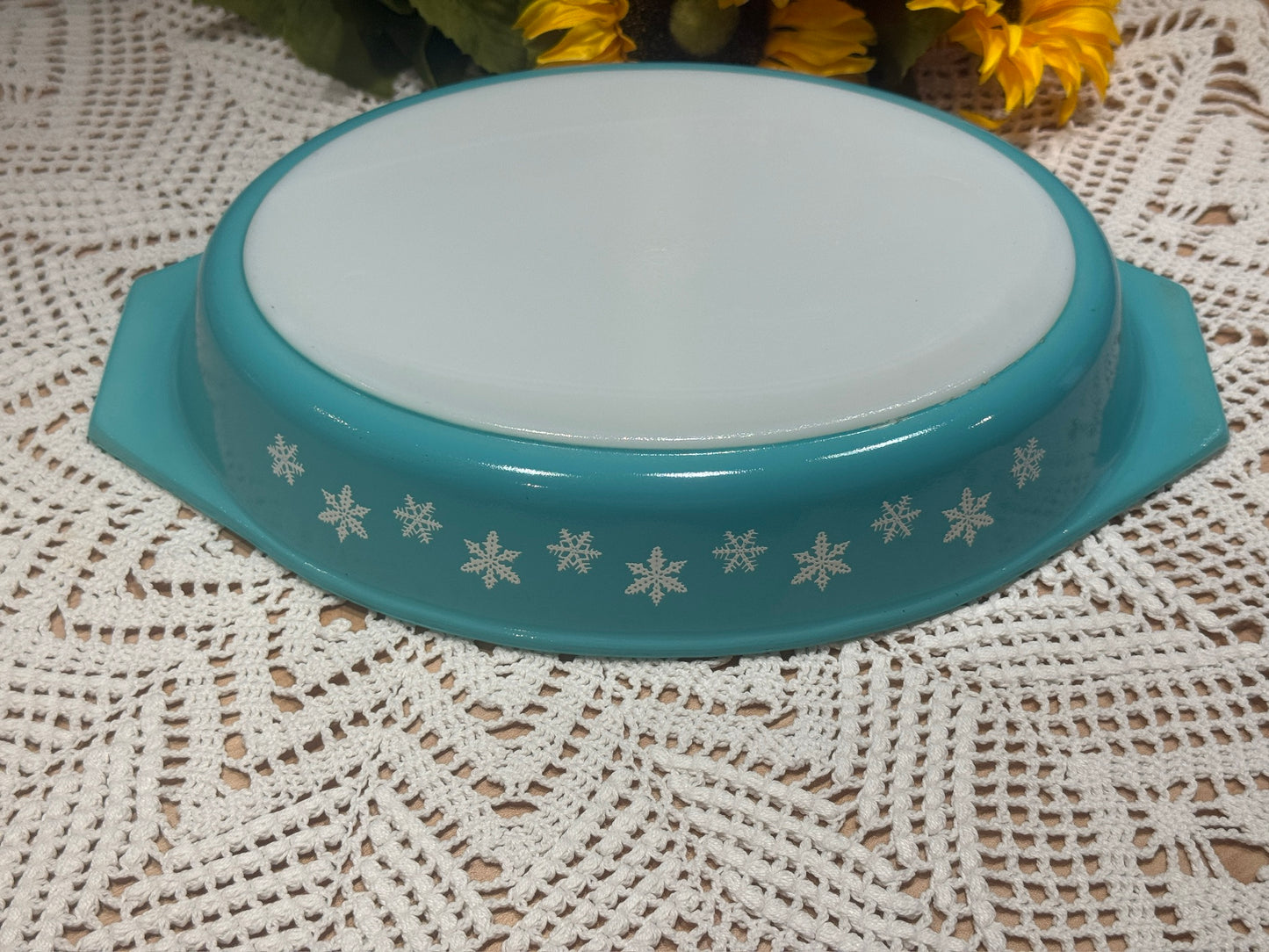 PYREX 'Snowflake' Gaiety JAJ Divided Casserole Dish