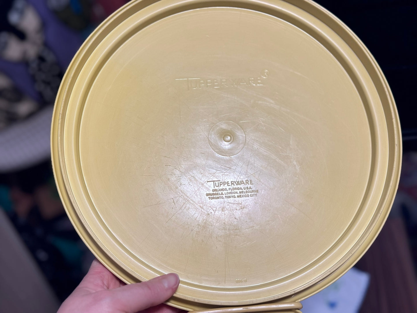 TUPPERWARE Harvest Gold Cake Carrier