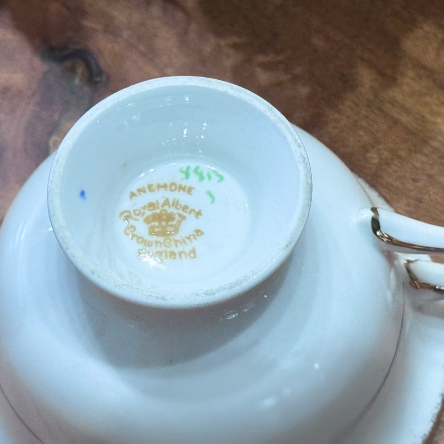 Royal Albert ANEMONE England Teacup & Saucer Set