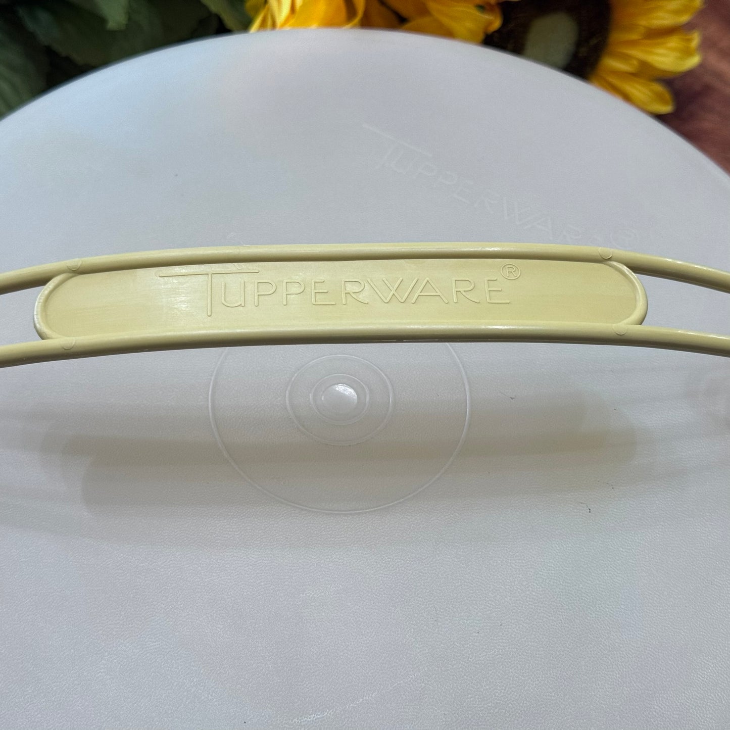 Tupperware #719-1 Harvest Gold, White Top Pie/Cake Carrier/Taker