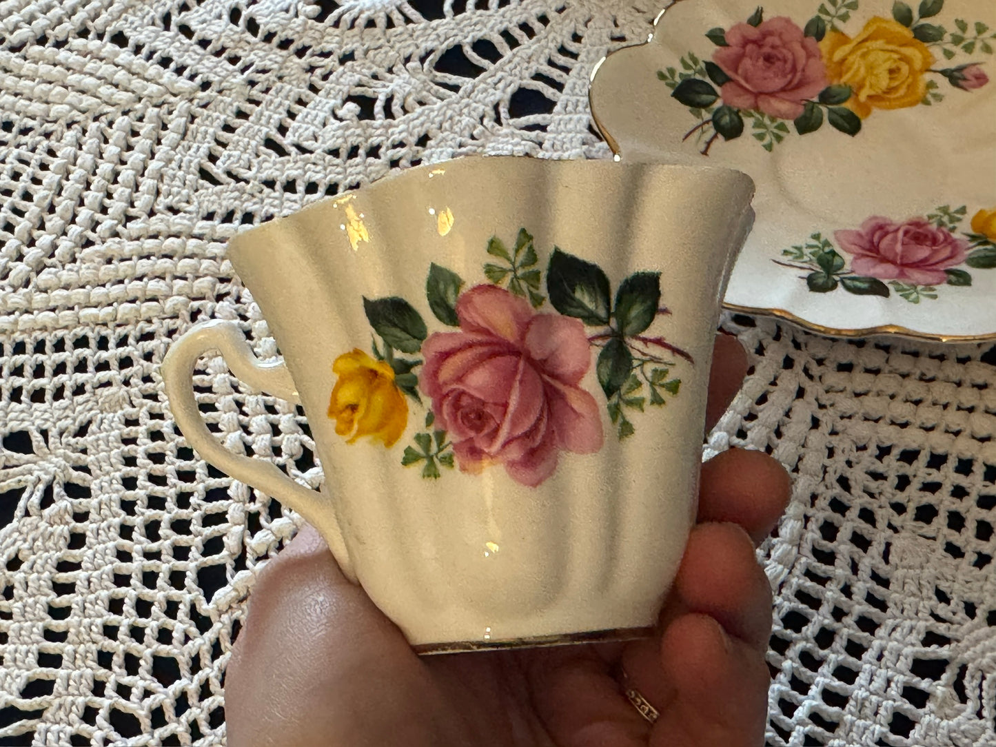 Bone China England Roses Teacup & Saucer