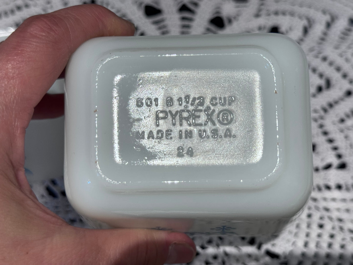 PYREX 501-B 'Snowflake Blue Garland' Refrigerator Dish