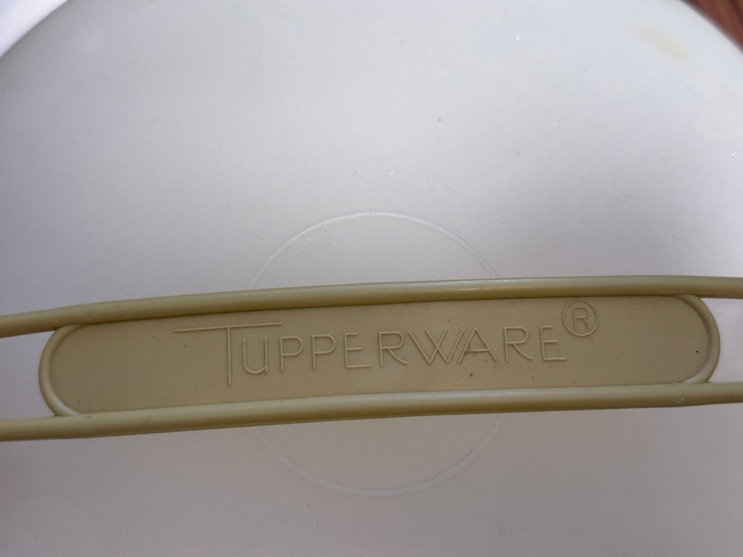 TUPPERWARE Harvest Gold Cake Carrier