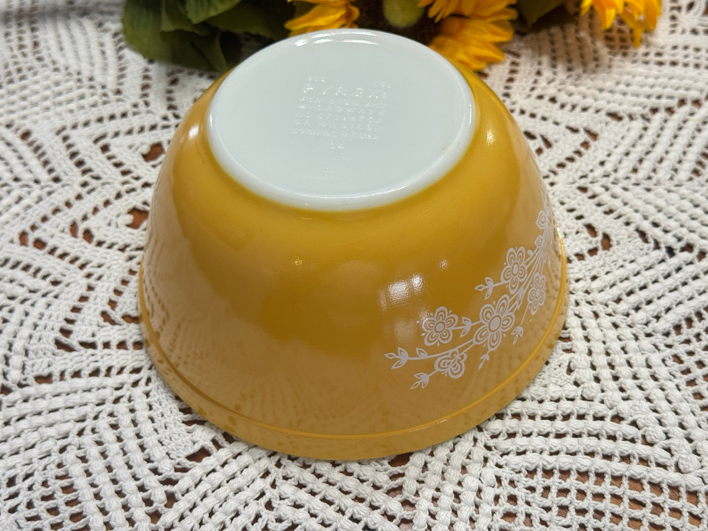 PYREX 402 Yellow Butterfly Gold Mixing Bowl