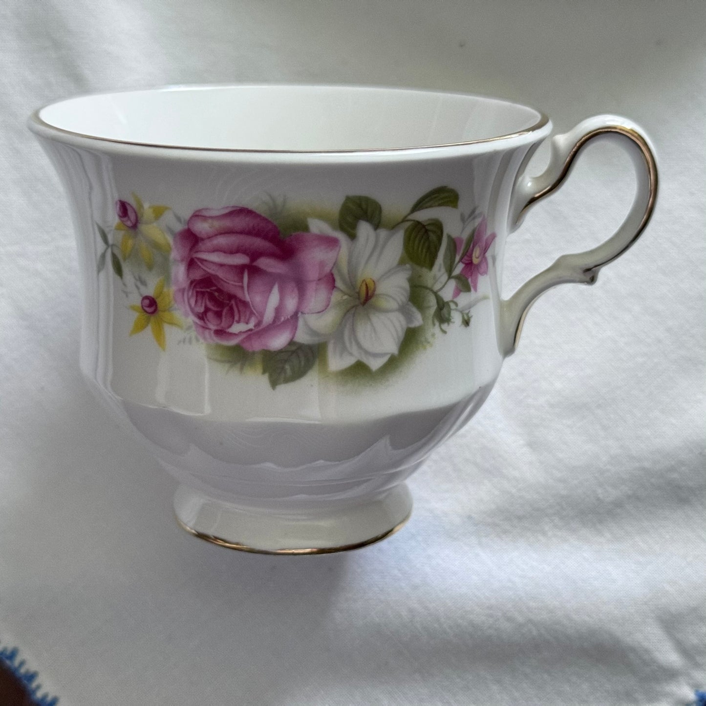Queen Anne N 8539 Tea Cup and Saucer