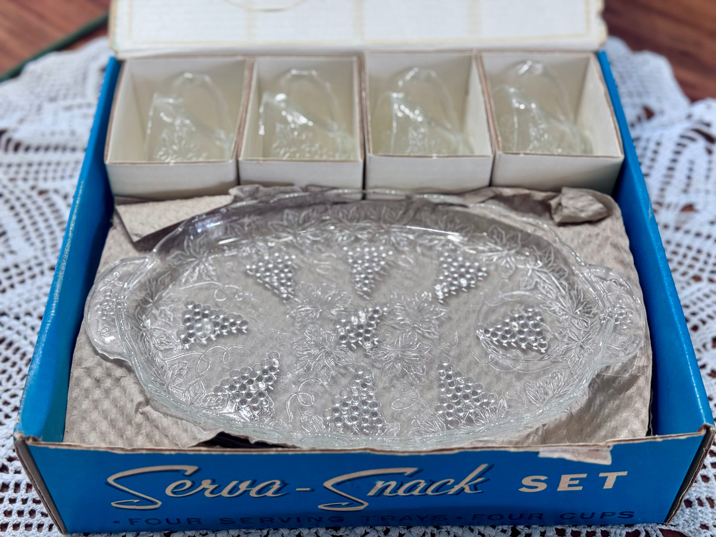 Anchor Hocking 8 Piece Serva-Snack Set