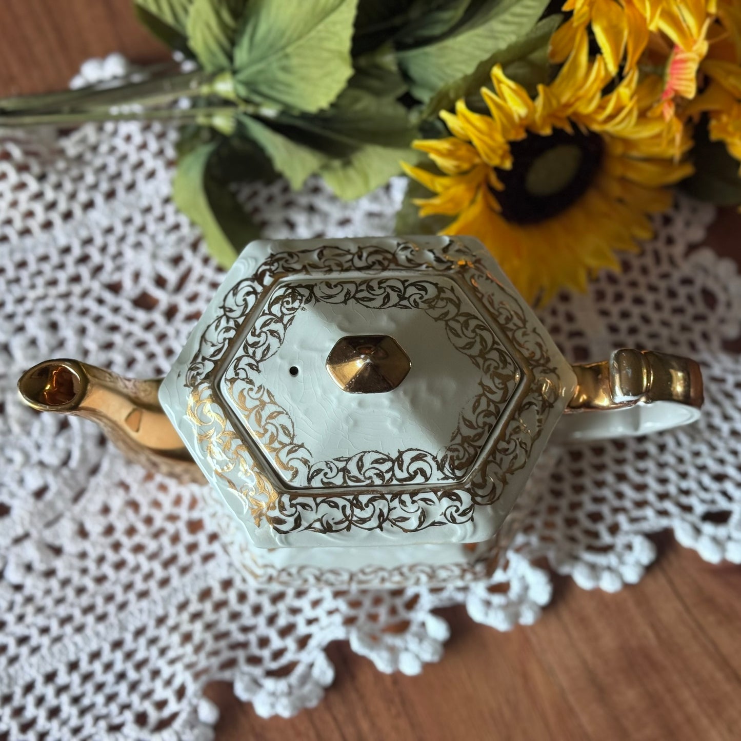 WOOD & SONS White & Gold Teapot