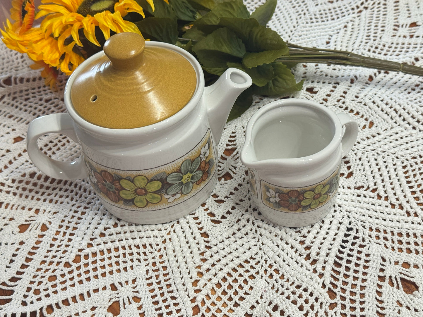 MYOTT England 'SIENNA' Teapot & Creamer