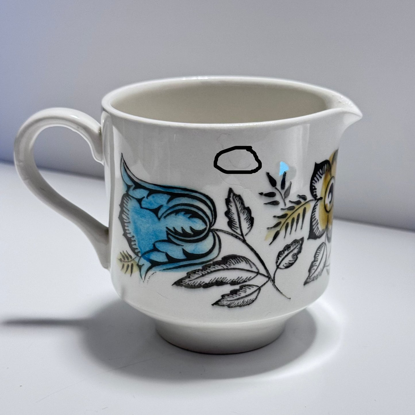 Broadhurst Kathie Winkle Creamer/Milk Cup and Cups/Saucers