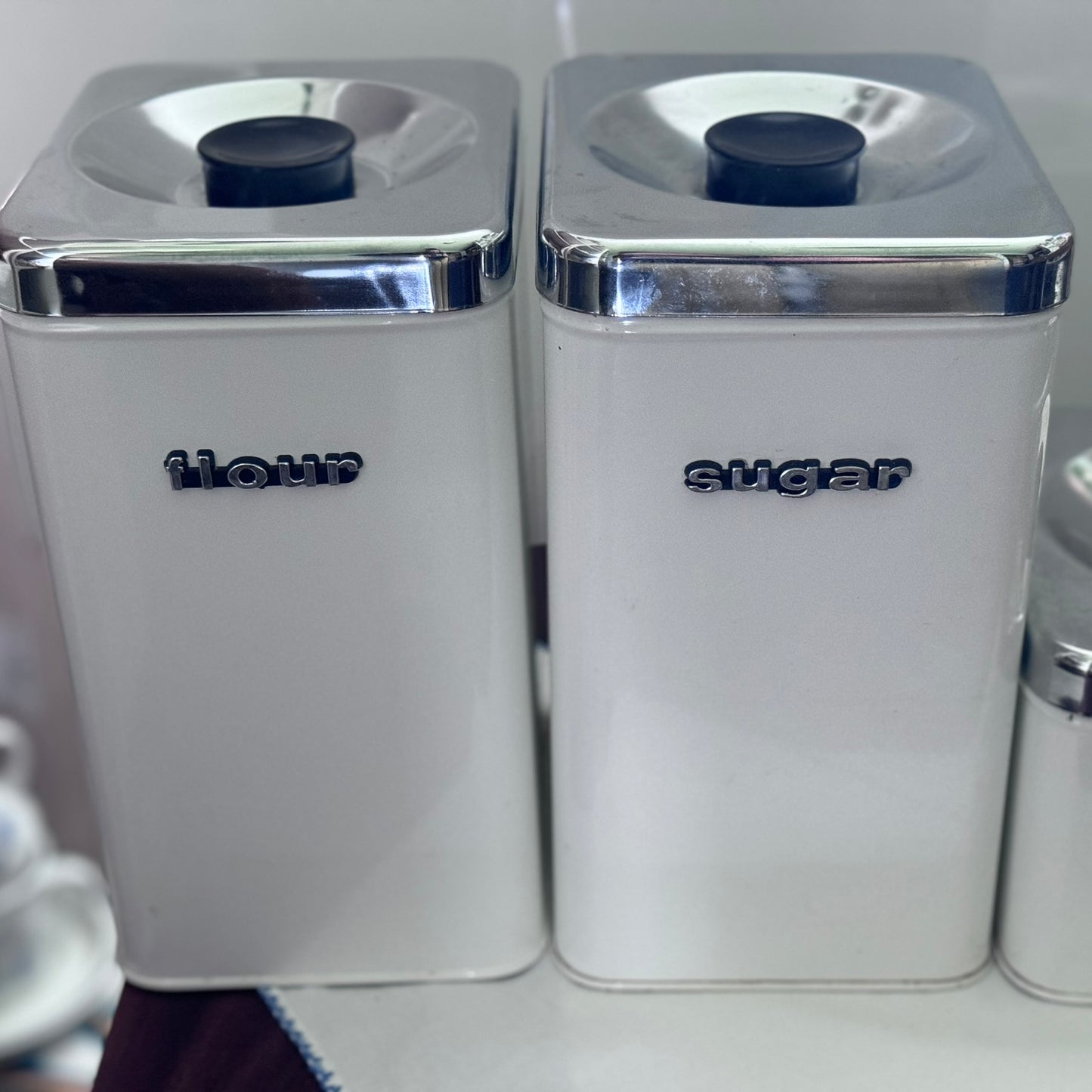The Queen Line White Canister Set