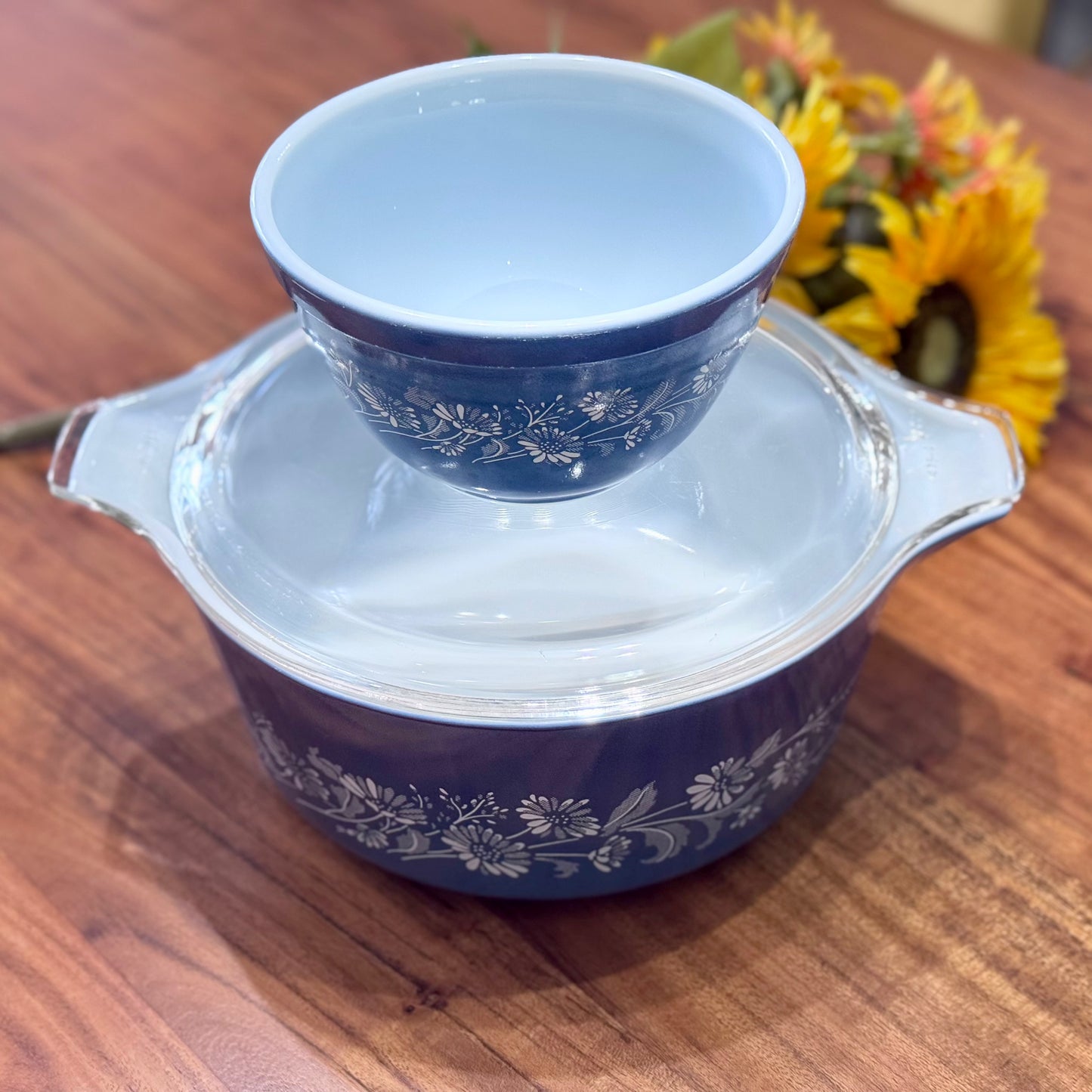 PYREX 'Colonial Mist' 401 750ml Mixing Bowl