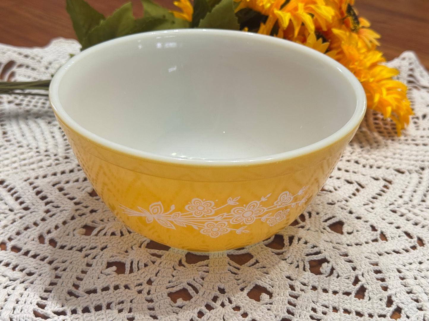 PYREX 402 Yellow Butterfly Gold Mixing Bowl