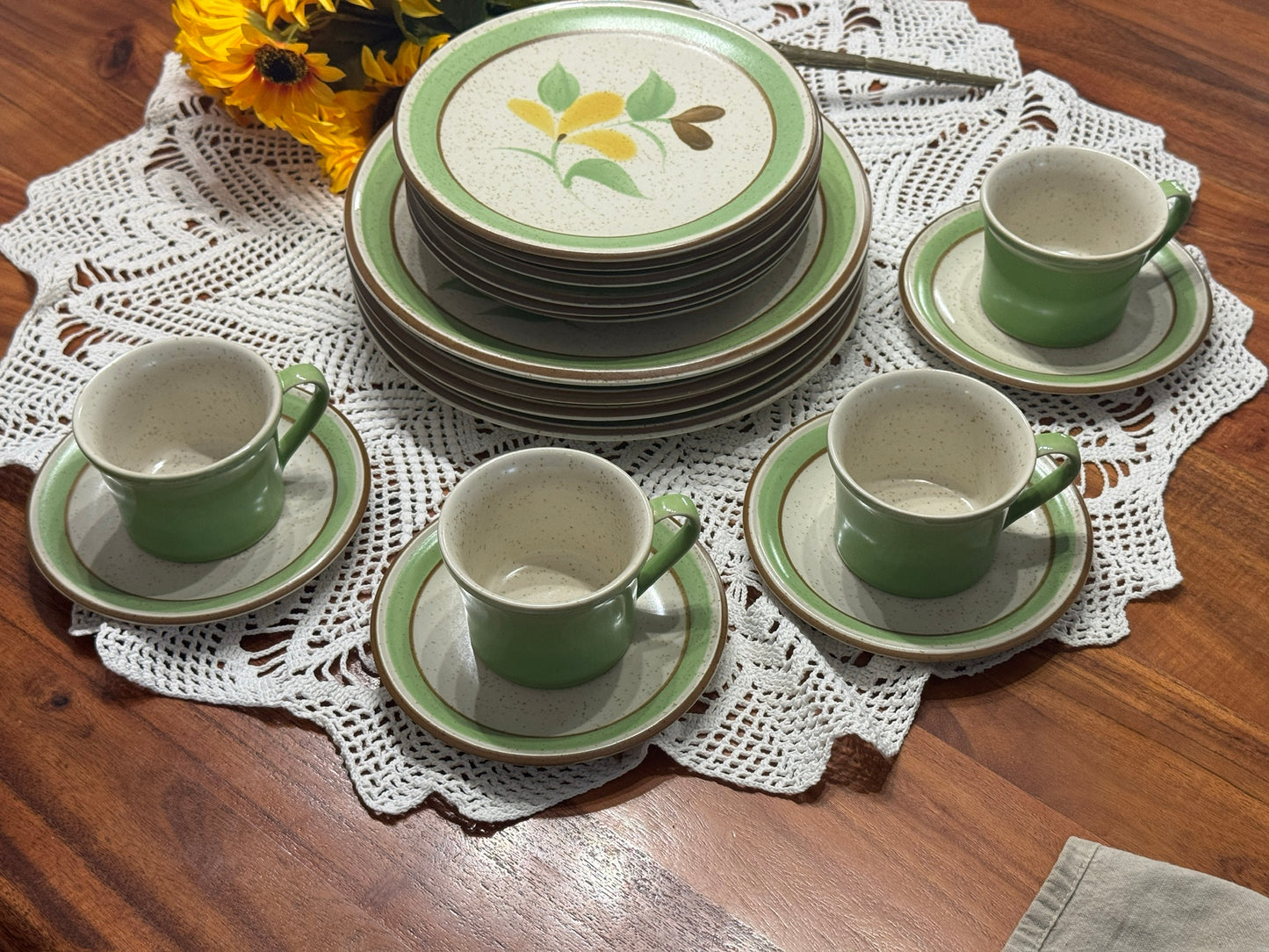 PREMIERE Canyon Kraft Garden Time Dinnerware Set