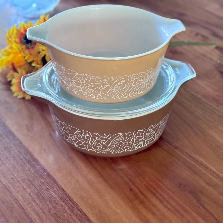 Pyrex 474-B Woodland Round Cassserole