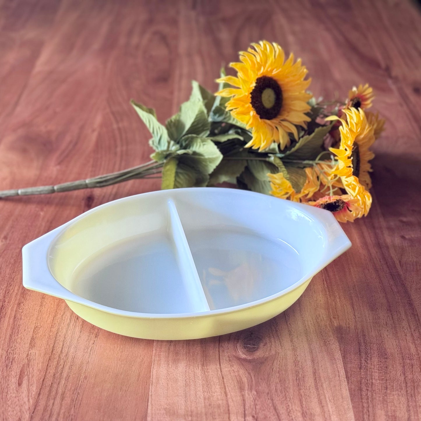 Pyrex 1 QT Yellow Divided Casserole Dish