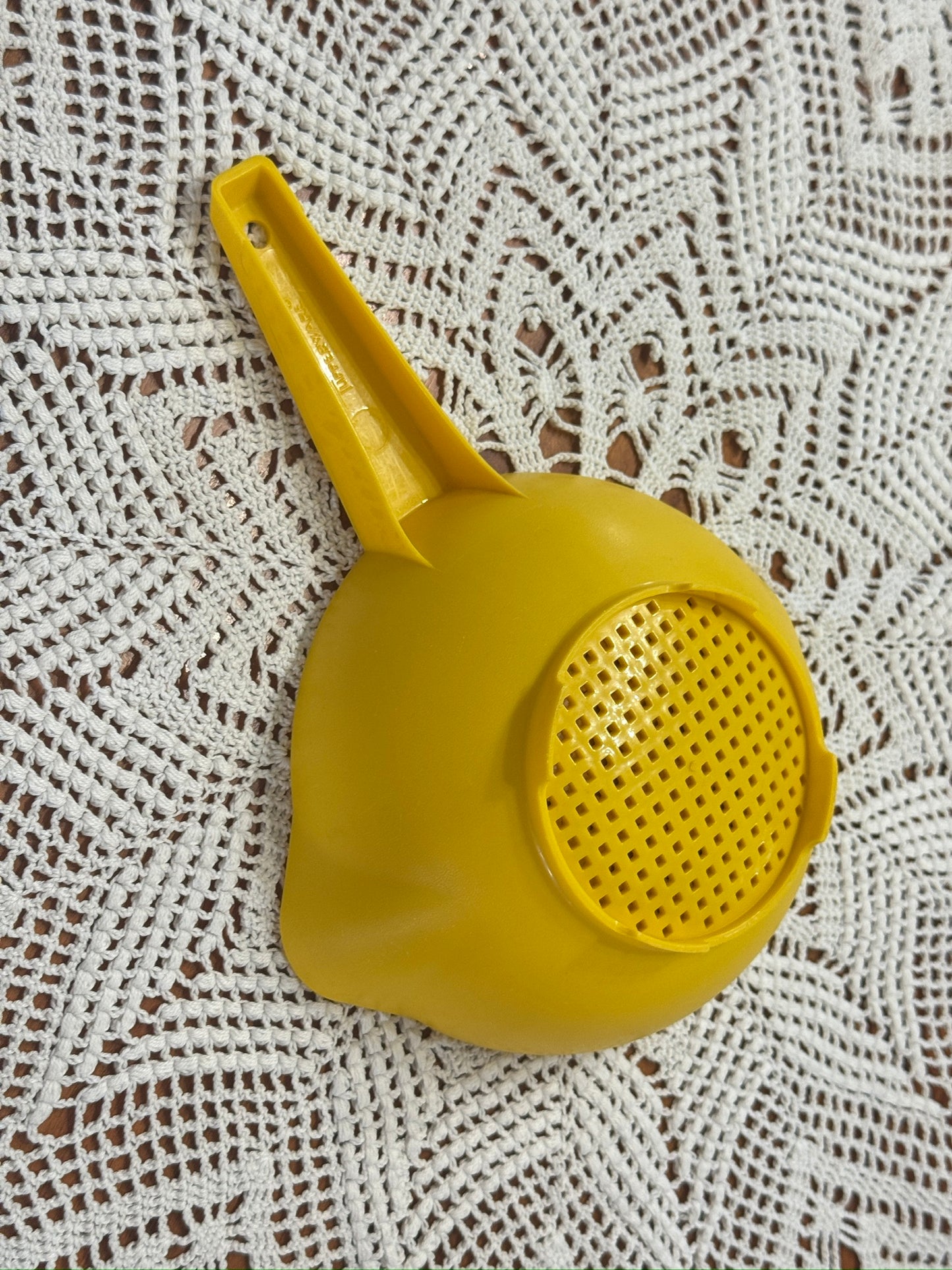 Tupperware 1200-3 Yellow Double Spout Colander/Strainer