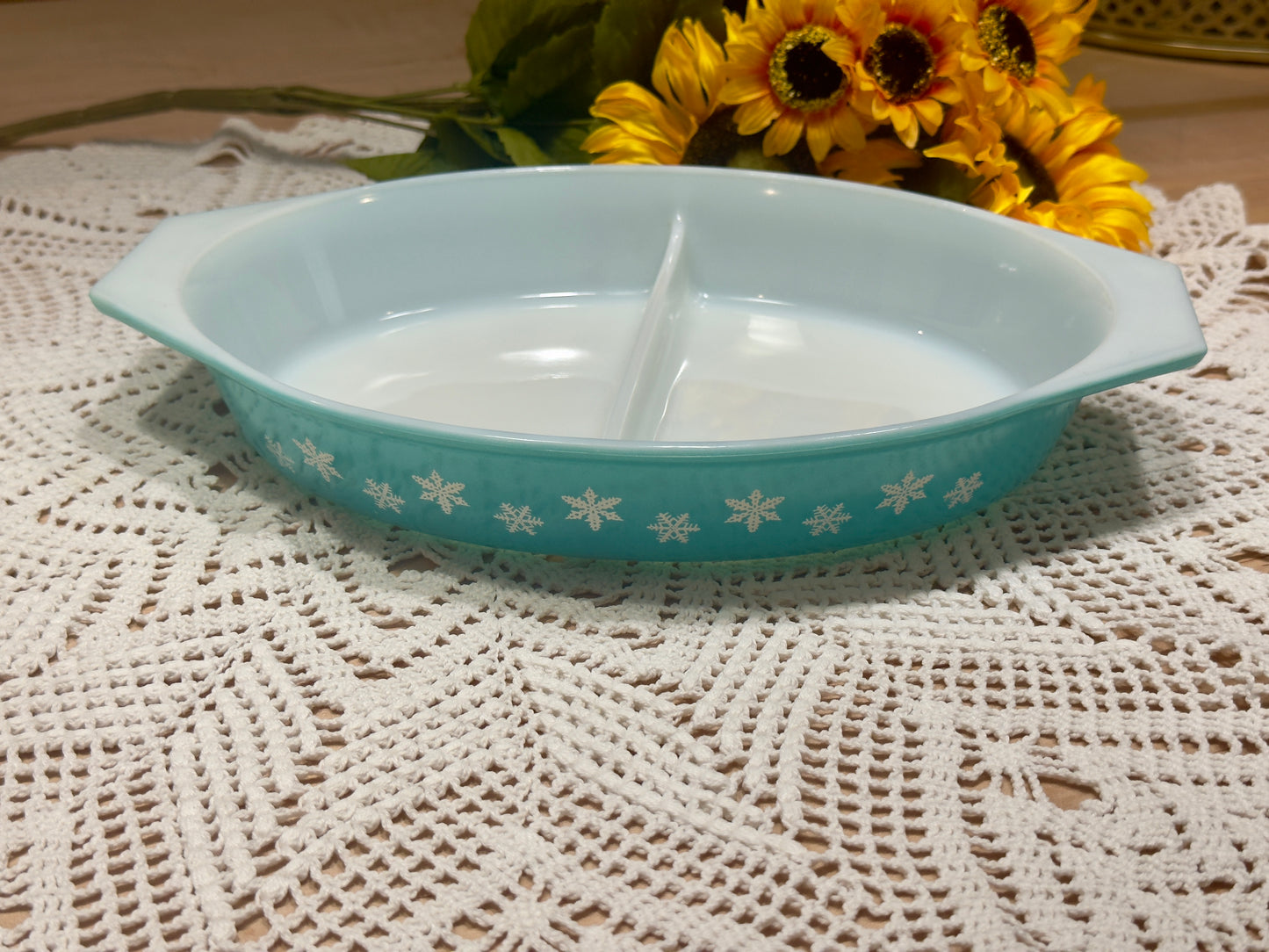 PYREX 'Snowflake' Gaiety JAJ Divided Casserole Dish
