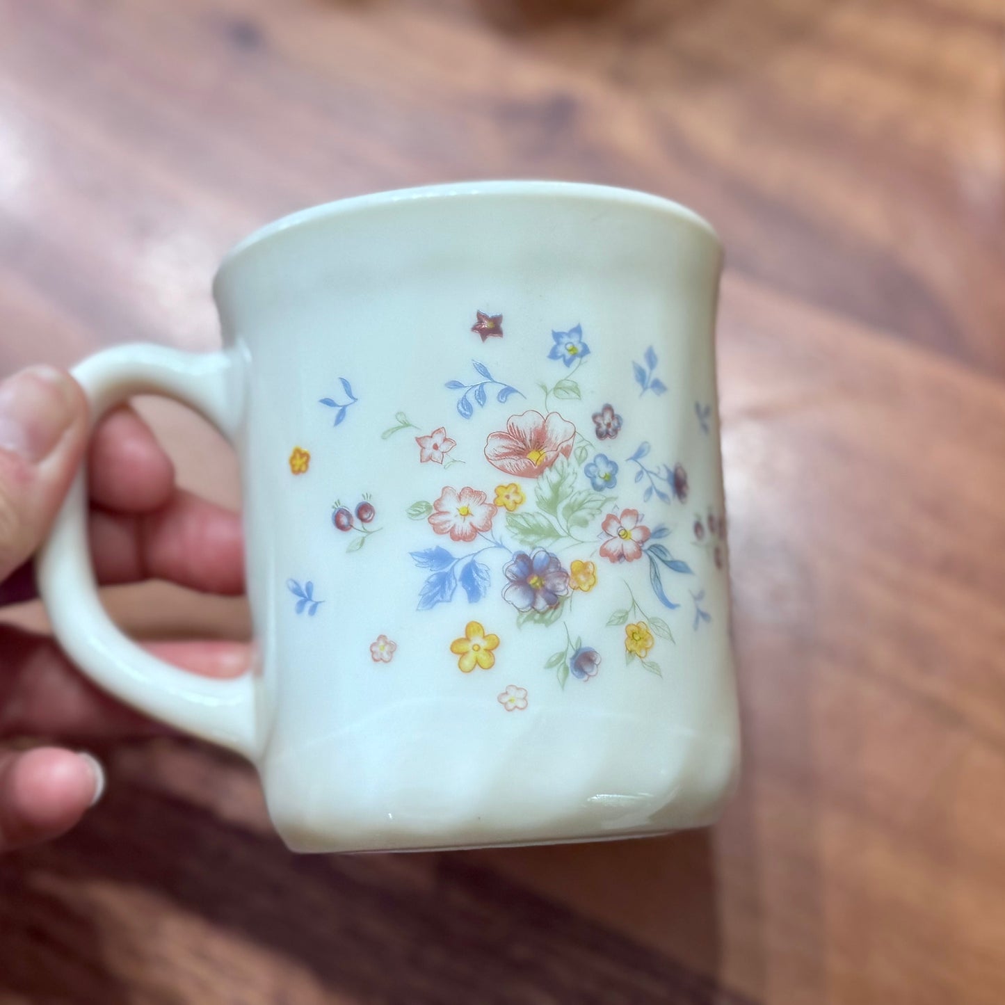 Arcopal France 'Victoria' Milk Glass Mugs