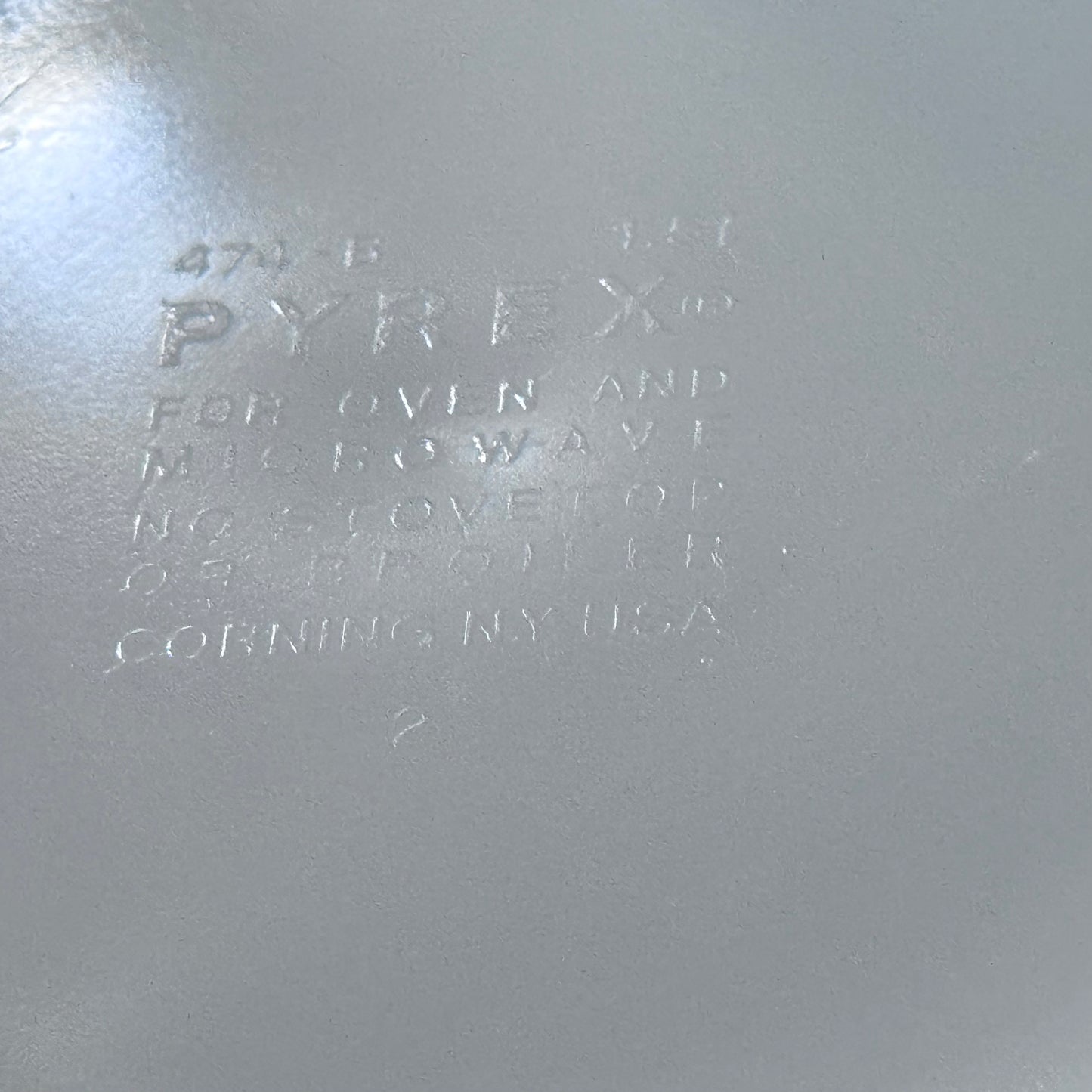 Pyrex 474-B Woodland Round Cassserole