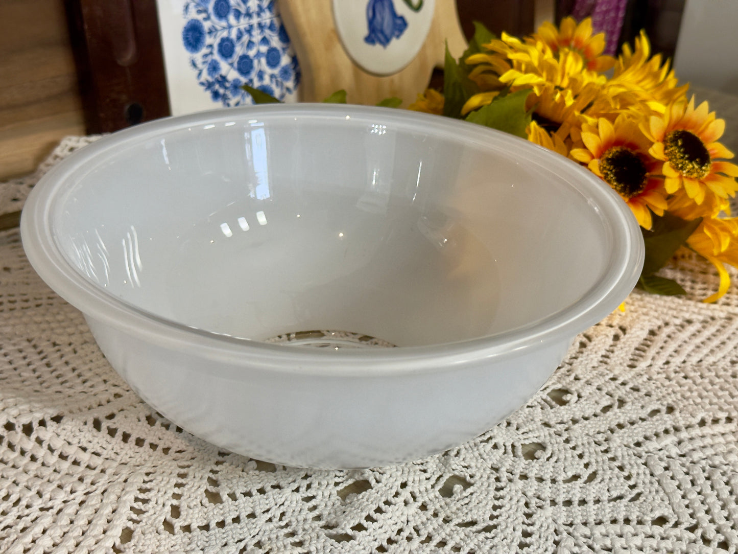 PYREX 325 White Frosted Clear Glass Mixing Bowl