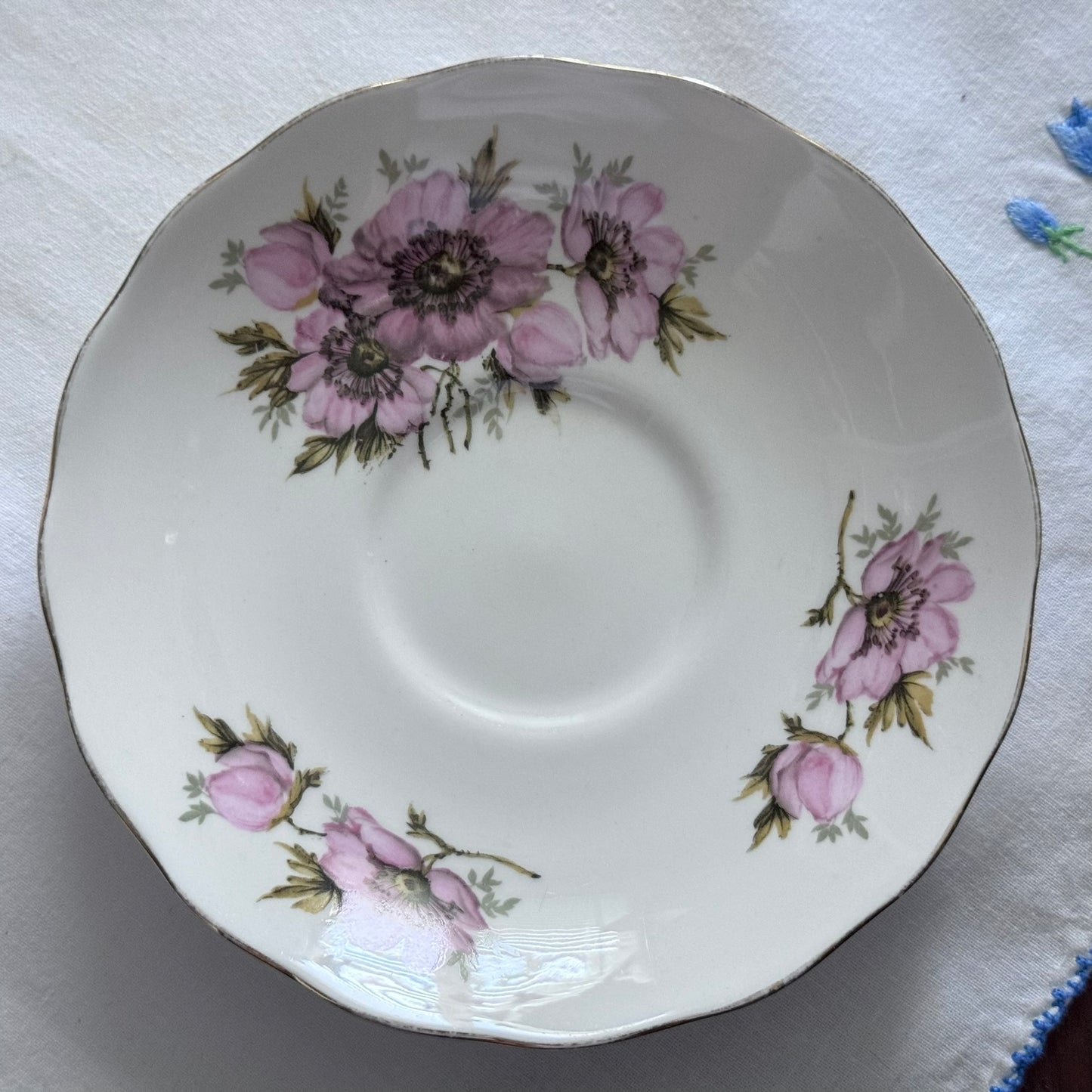 Queen Anne N 8470 Tea Cup and Saucer