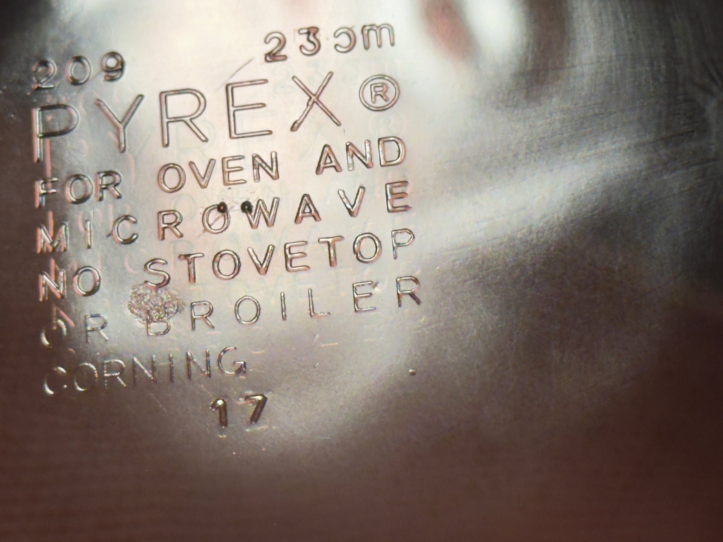 PYREX 209 Cranberry Pie Plate