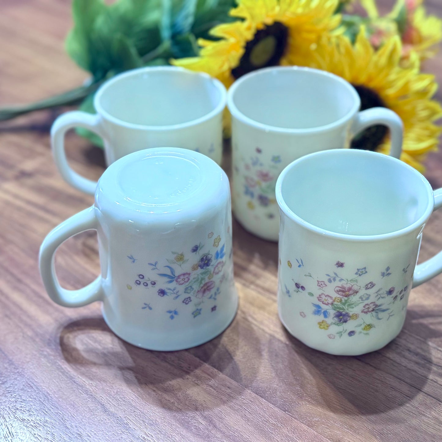 Arcopal France 'Victoria' Milk Glass Mugs