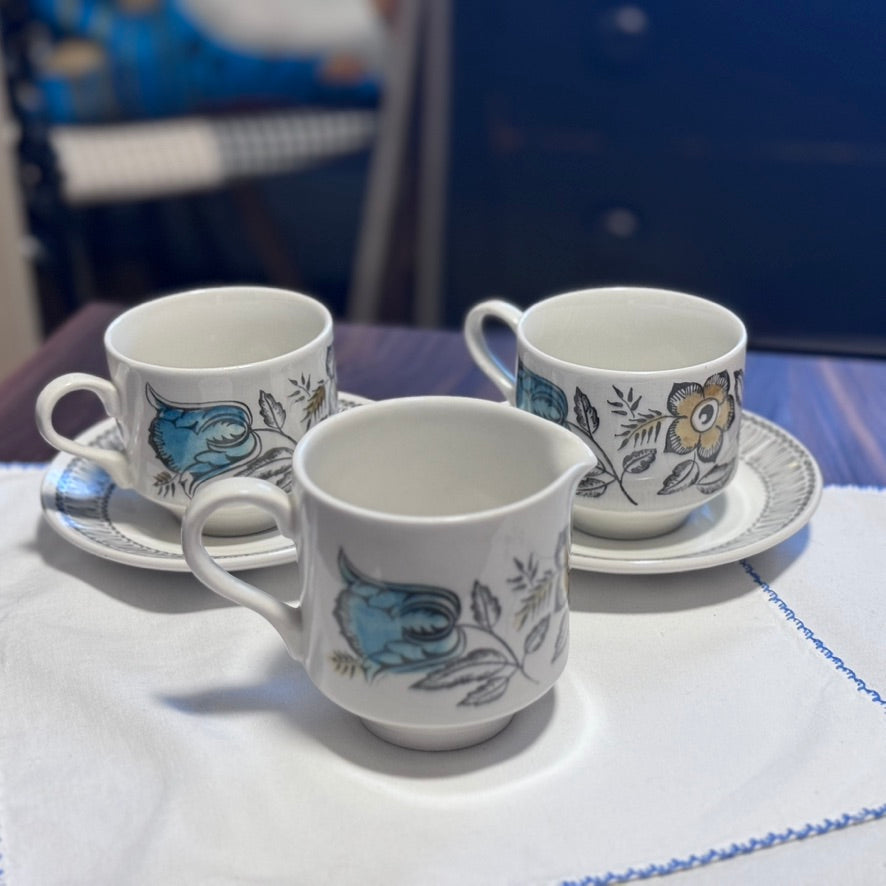Broadhurst Kathie Winkle Creamer/Milk Cup and Cups/Saucers
