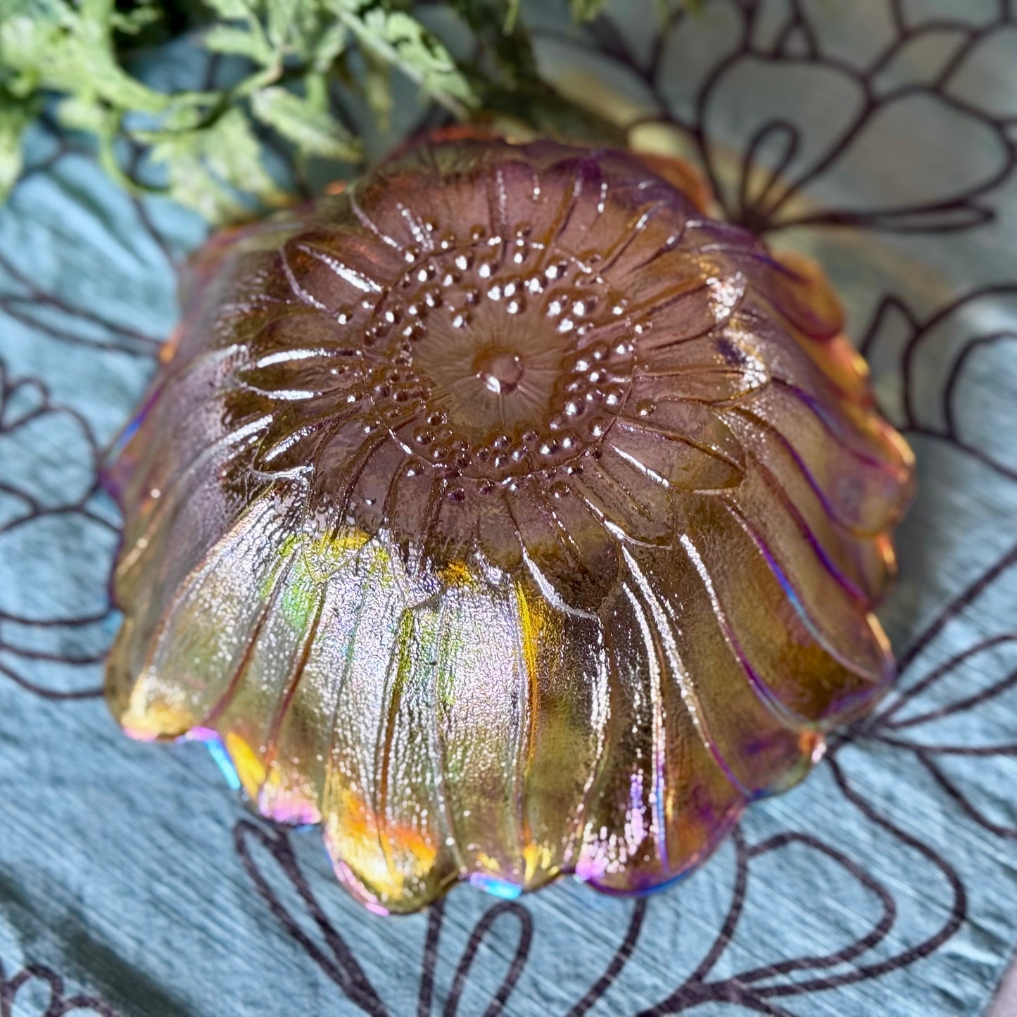 Indiana Glass Co. Carnival Glass Sunflower Marigold Bowl
