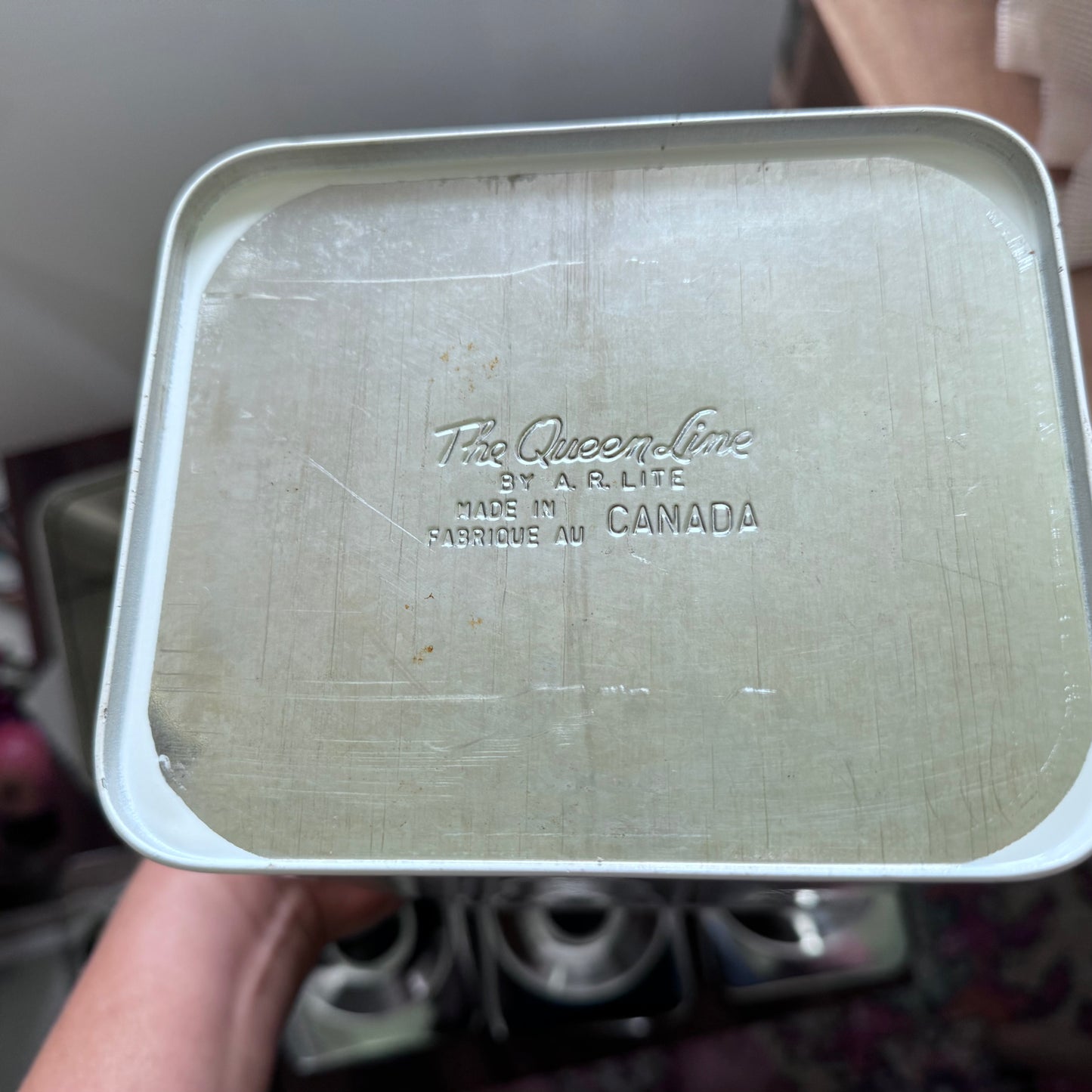 The Queen Line White Canister Set