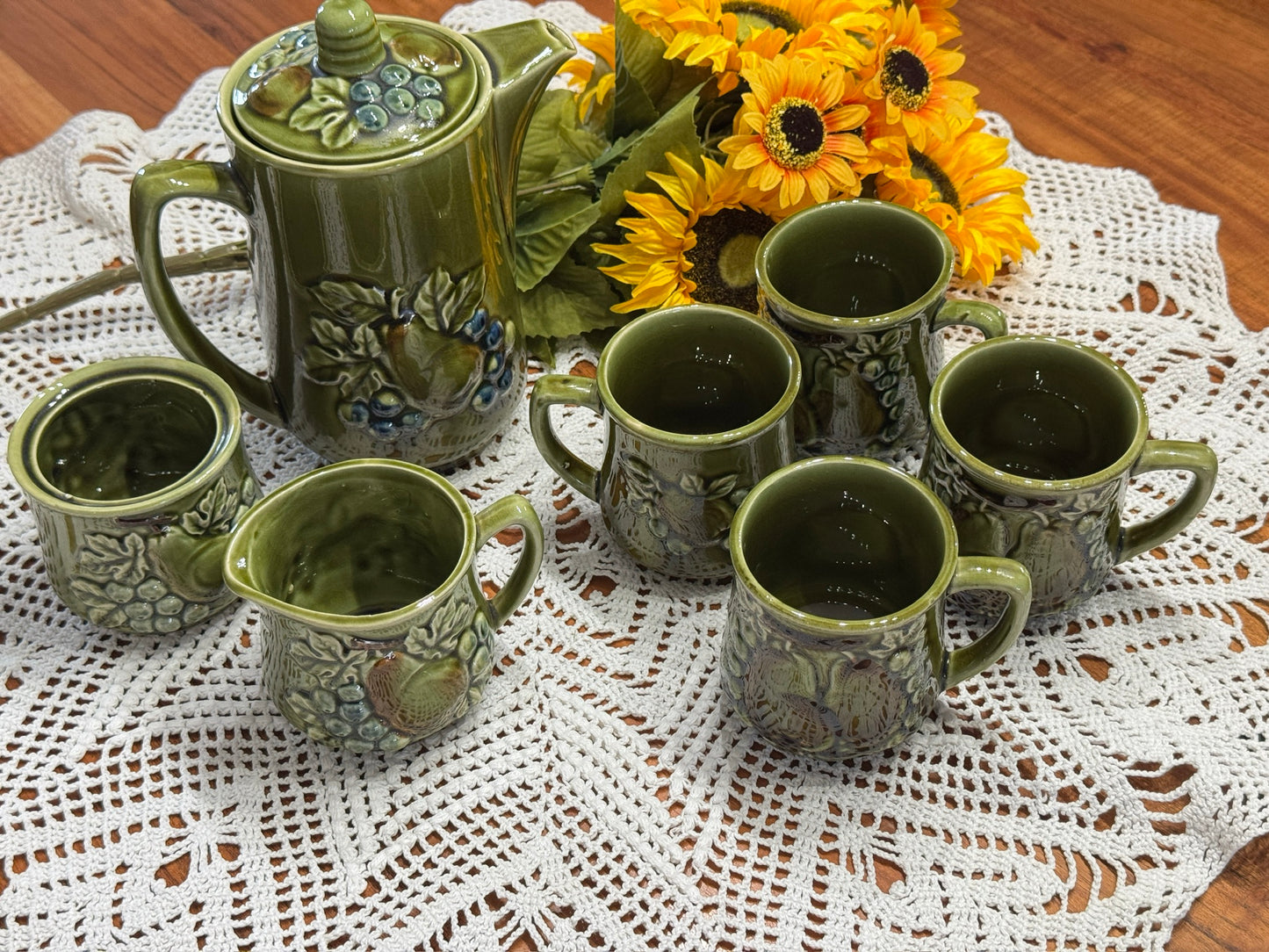 Japanese Fruit Motif Avocado Green Tea Set