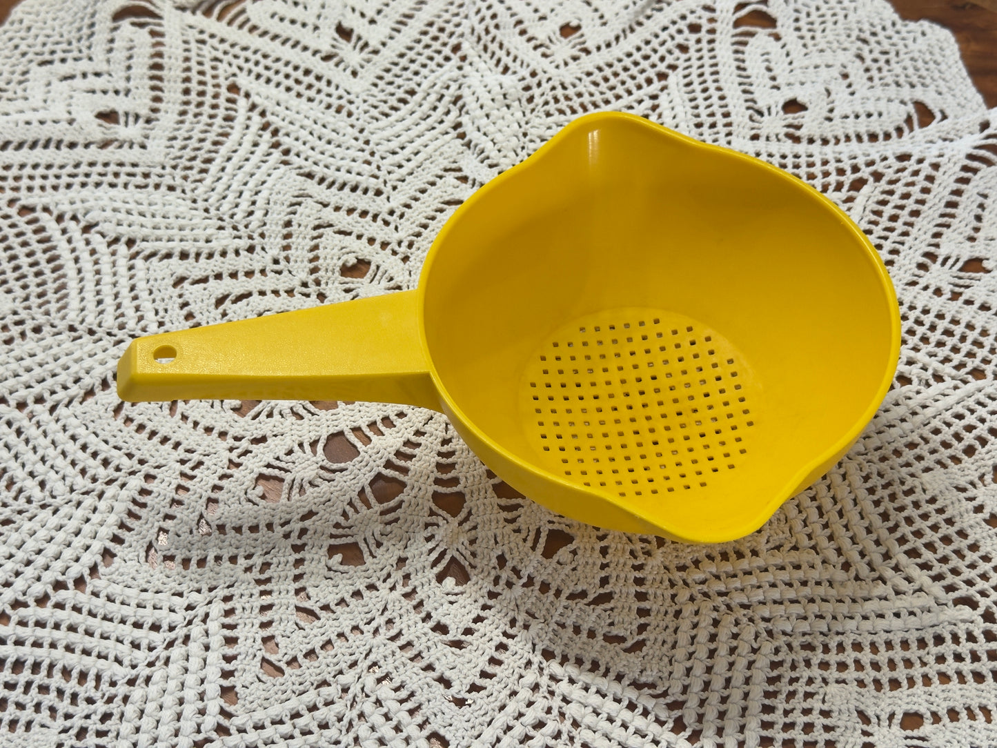 Tupperware 1200-3 Yellow Double Spout Colander/Strainer