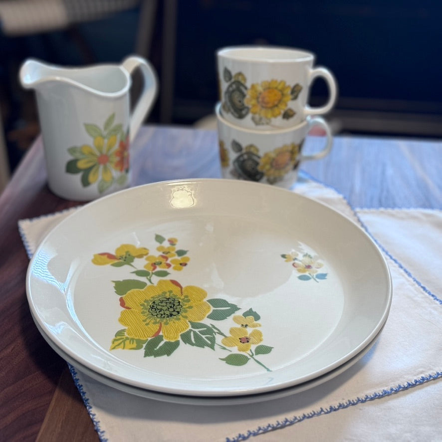 Johnson Brothers 'Ashbourne' Plates