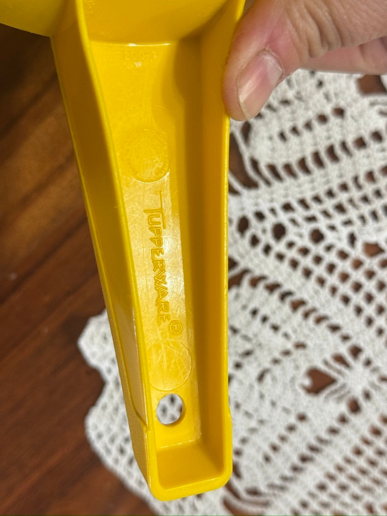 Tupperware 1200-3 Yellow Double Spout Colander/Strainer
