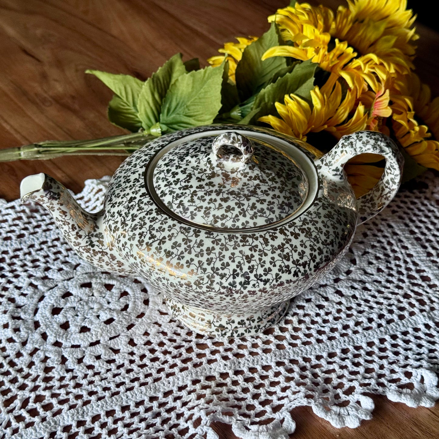 Empire England Gold Clover Teapot