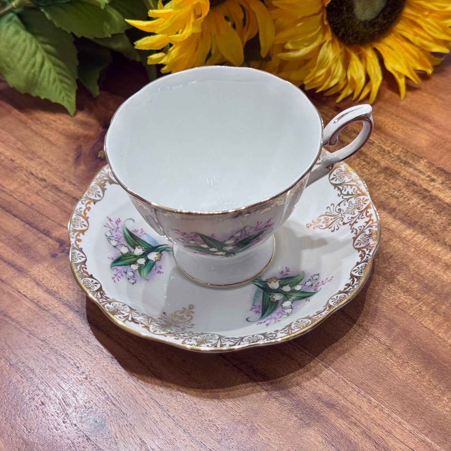 Royal Standard 'Lily of the Valley" Teacup & Saucer Set