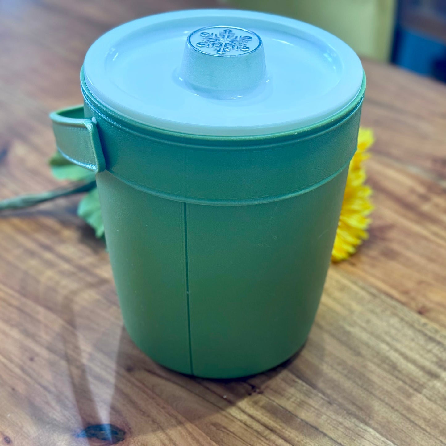 Avocado Green Vintage Rubbermaid Ice Bucket