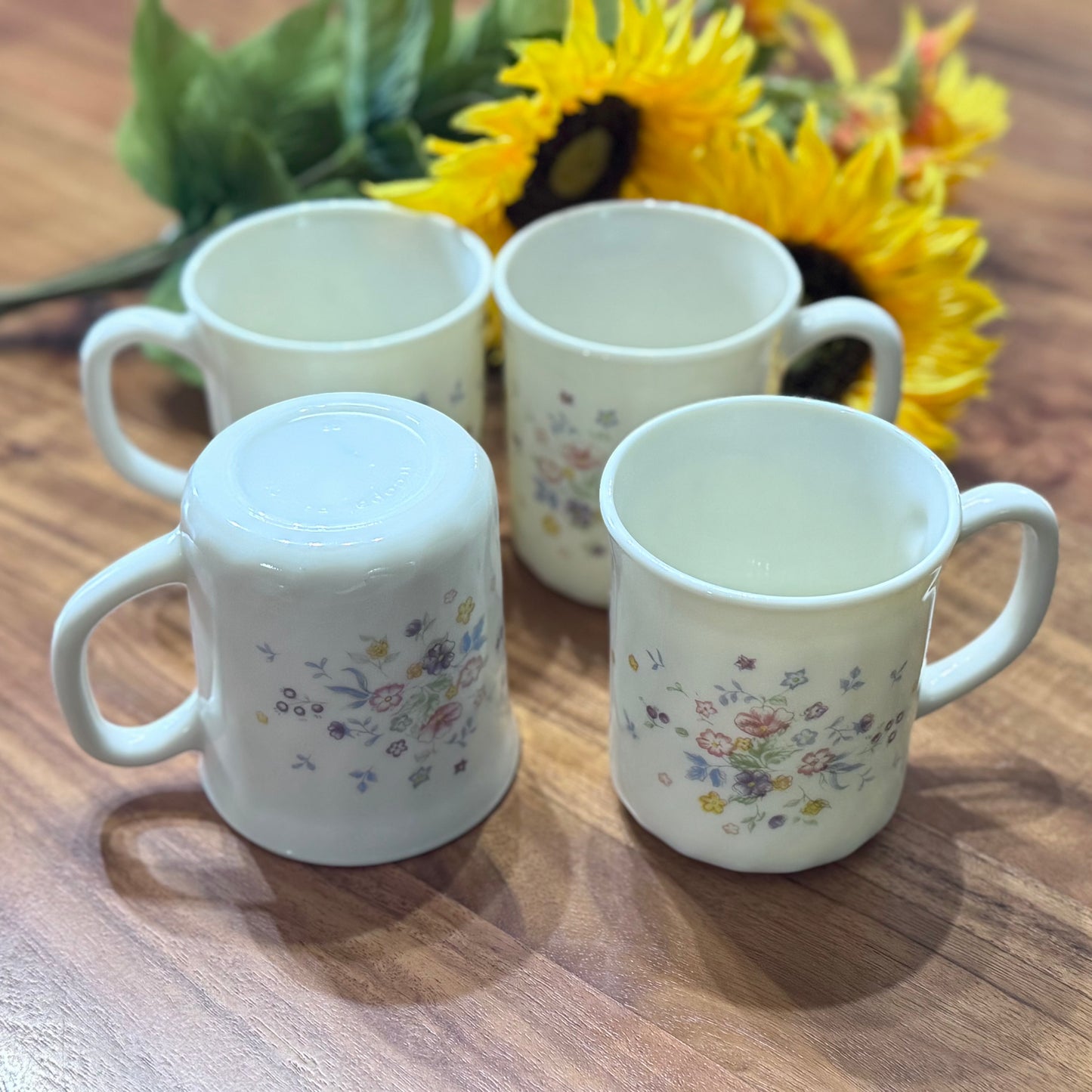 Arcopal France 'Victoria' Milk Glass Mugs