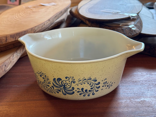 PYREX 475-B 2 1/2 QT Casserole 'Blue Homestead'