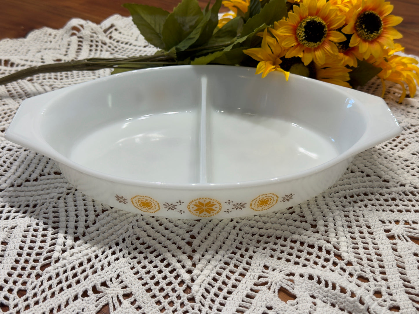 PYREX Town & Country Divided Serving Dish