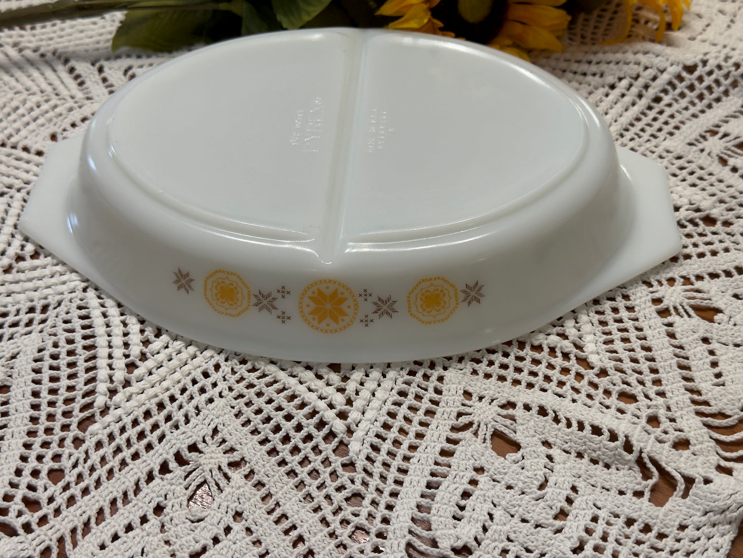 PYREX Town & Country Divided Serving Dish