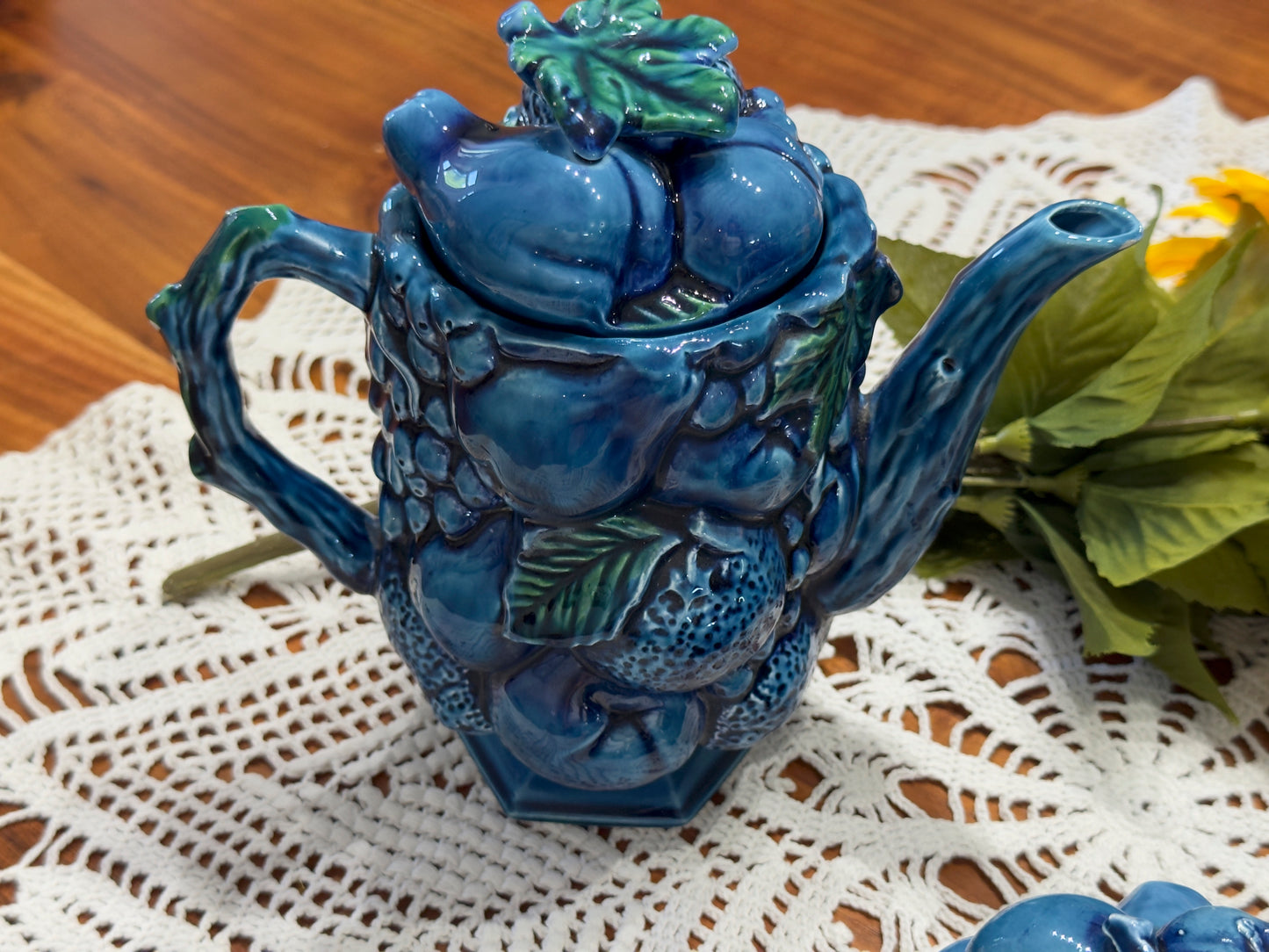 Inarco 'Mood Indigo' Ceramic Blue Fruit Pattern Tea/Coffee Set